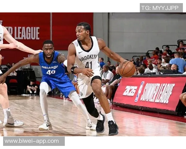 沃尔夫表现出色27号秀在比赛中砍下17分9篮板3助攻助力篮网取胜